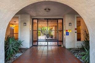 Building Photo - Villa La Paloma