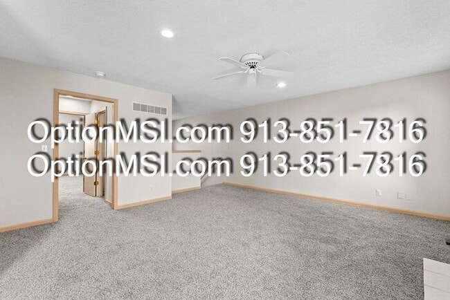Building Photo - Well Maintained Half Duplex