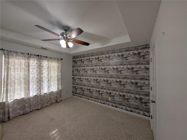 Building Photo - 2545 Manor View
