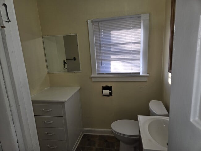 Building Photo - 2203 15th Ave