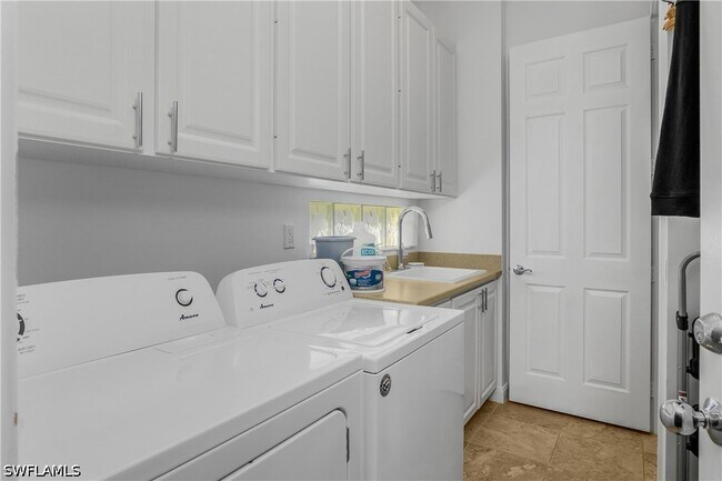 Building Photo - 28308 Moray Dr