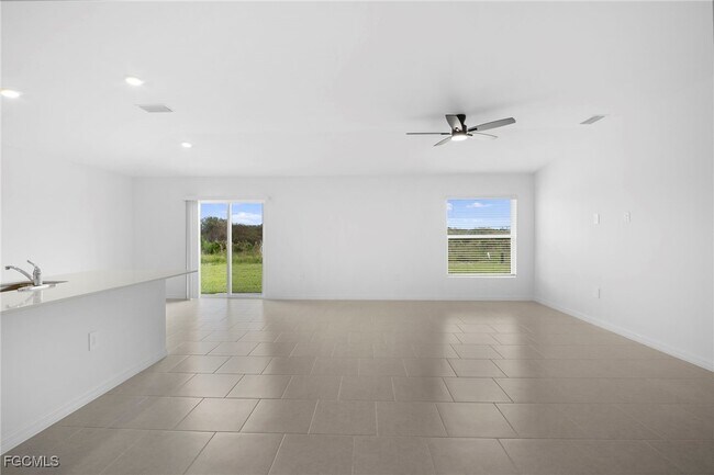 Building Photo - 4087 lattuna Ln