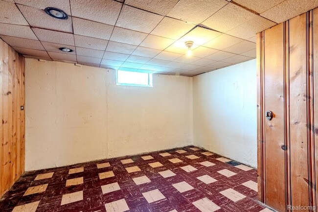 Building Photo - 23000 Alger St