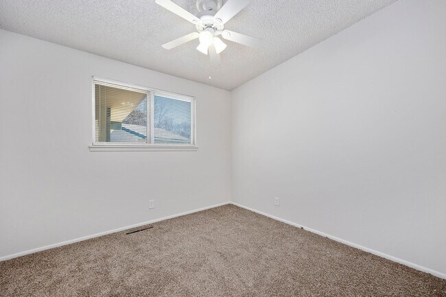 Building Photo - 1642 Bel-Air Cir