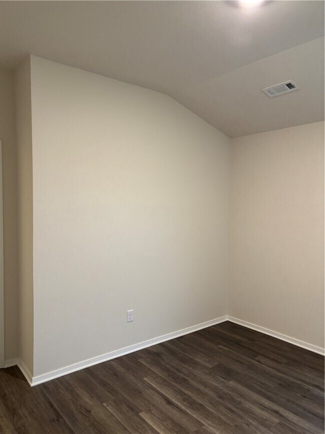 Building Photo - 6608 NW Altus St