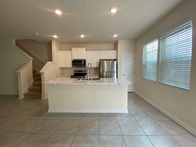 Building Photo - 575 Oakleaf Plantation Pkwy