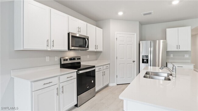 Building Photo - 1903 Cape Coral Pkwy W