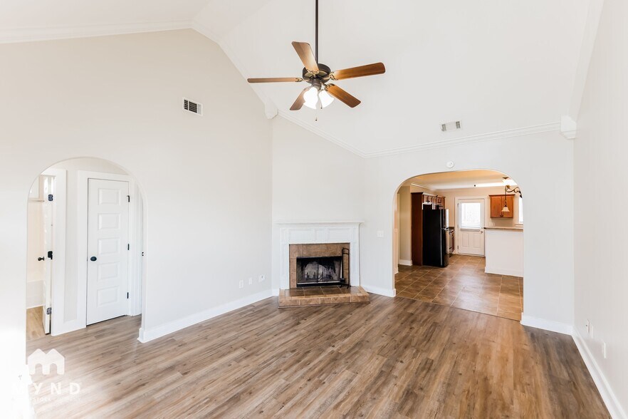 Building Photo - 196 Rossburg Dr