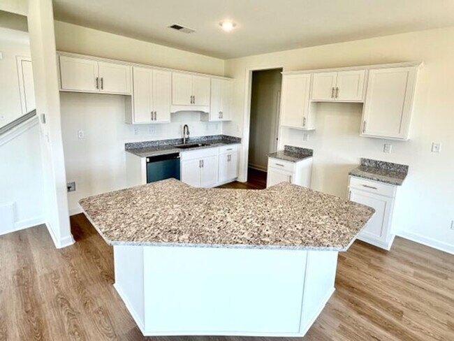 Building Photo - Now Available in Oakland! Brand New 4-bedroom 2.5 bath home.