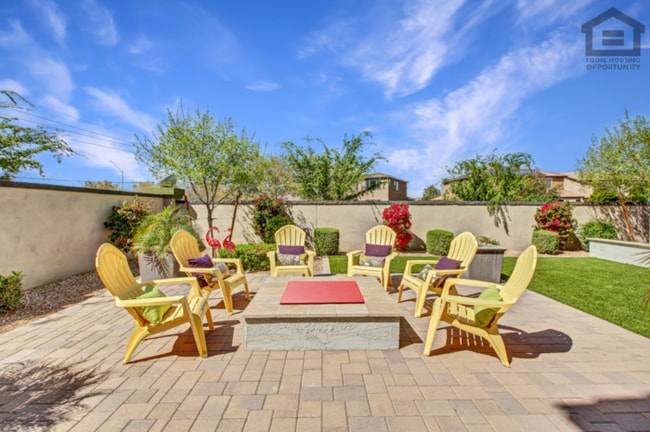 Building Photo - 3Bed/2.5Bath Beautifully Furnished or Unfurnished Home in Goodyear! -- MODERN FINISHES!