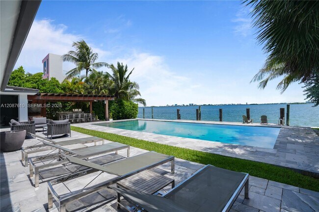 Building Photo - 9301 N Bayshore Dr