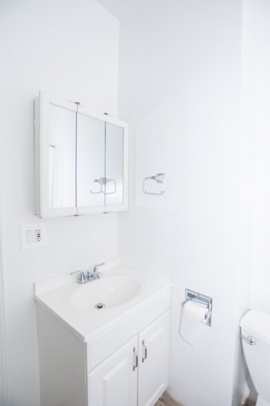 Building Photo - 2143 Belmont