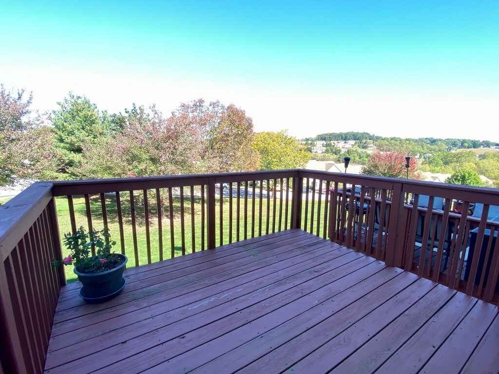 Building Photo - 2703 Equestrian Dr
