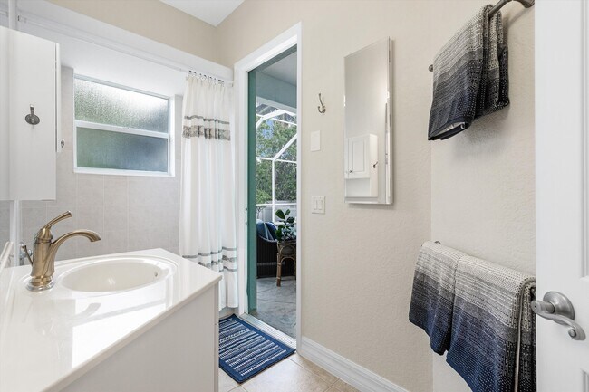 Building Photo - 3219 SW 7th Ln