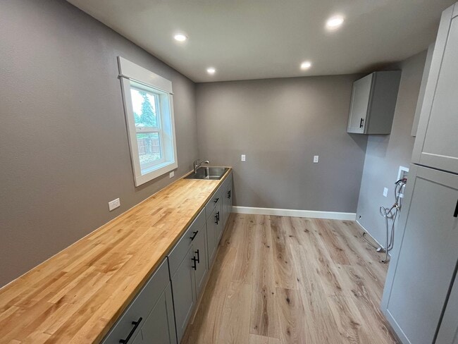 Building Photo - Amazing 4 Bed/3 Bath Home on One Acre with Large Shop – In Home Child Care Opportunity