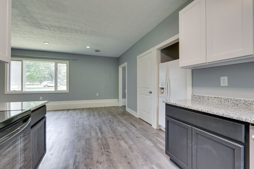 Building Photo - 279 Stones River Rd