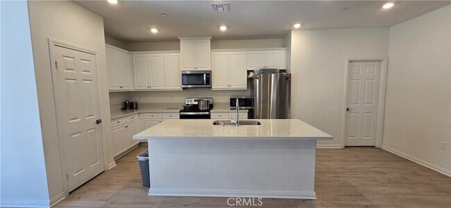Building Photo - 4688 Florence Dr
