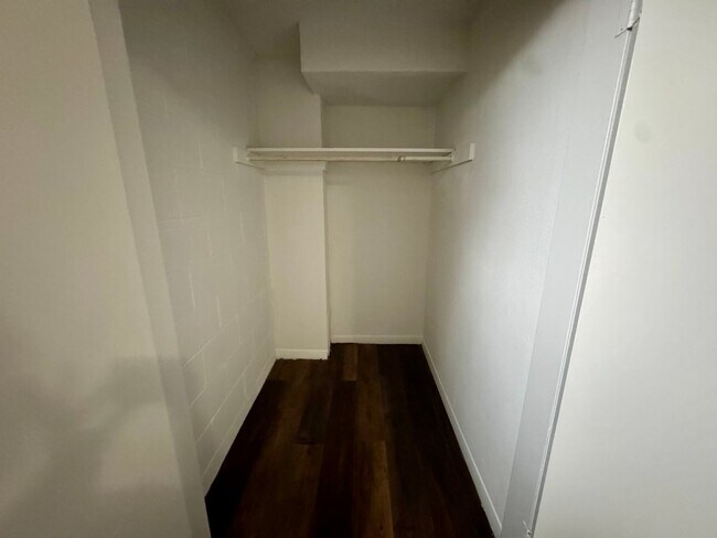 Building Photo - 1 Bed / 1 Bath • All Utilities Included • Private Entrance