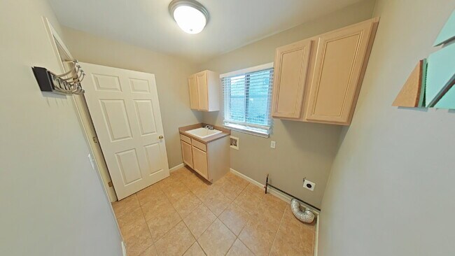 Building Photo - 21494 Pine Cone Dr
