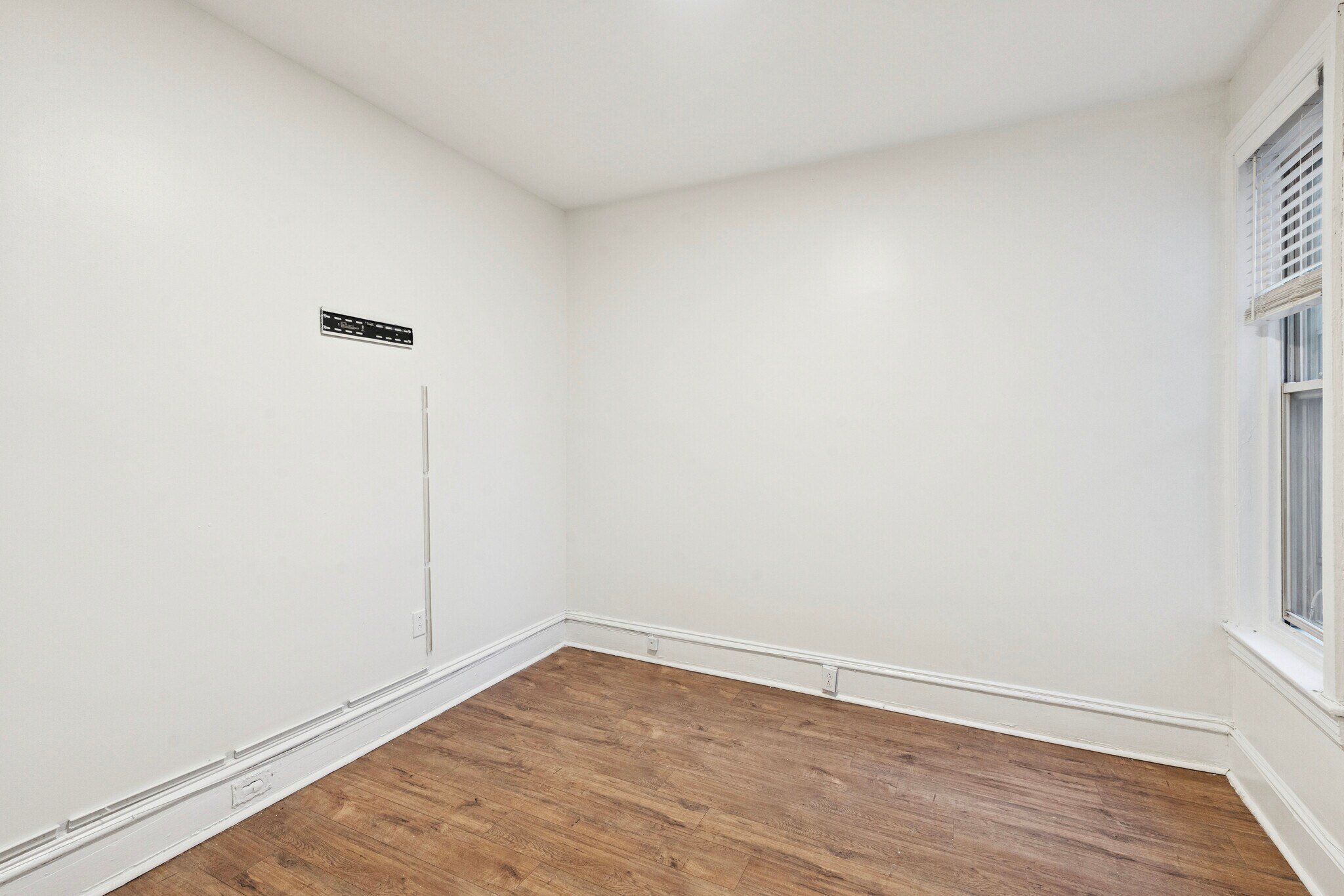 Building Photo - 6020 Catharine St