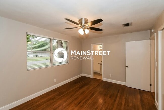 Building Photo - 3 Bedroom Pet-Friendly Home in JACKSONVILL...