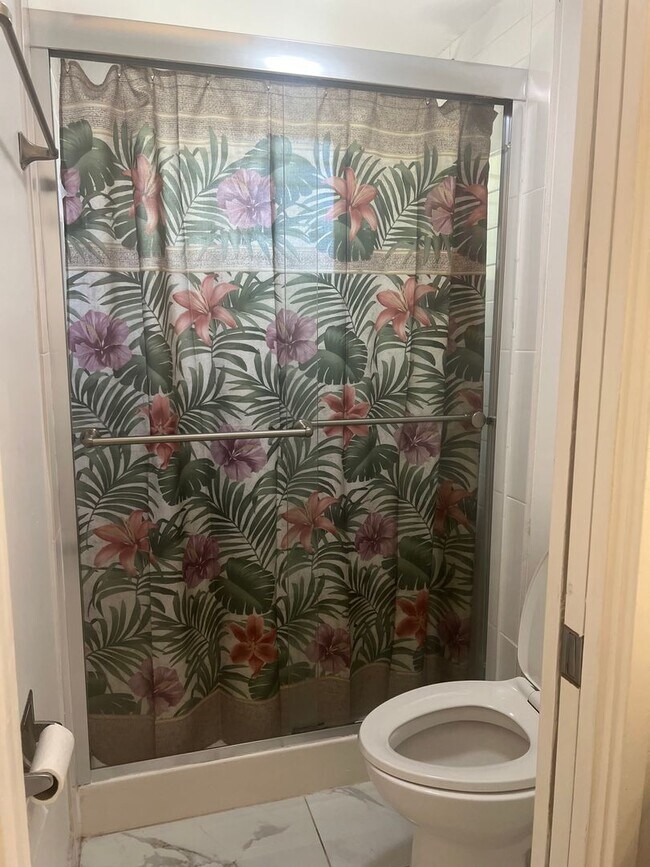 Building Photo - Charming 2-Bedroom, 2-Bath Condo at Royal ...