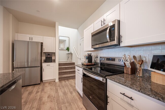 Building Photo - 530 Gloster Ave