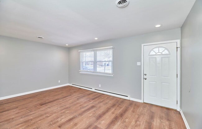 Building Photo - 3335 Boca Raton Dr