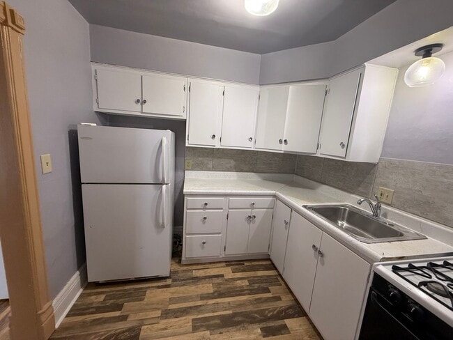 Building Photo - 426 1st St NW