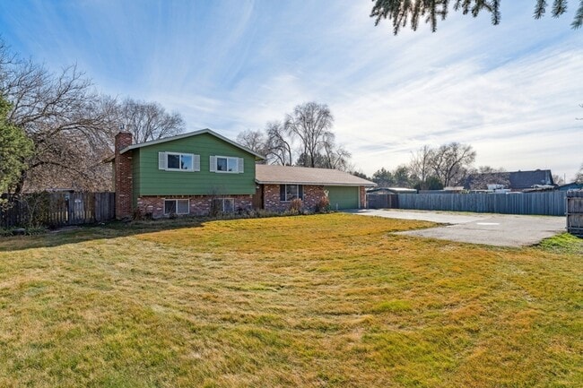 Building Photo - 420 S Five Mile Rd