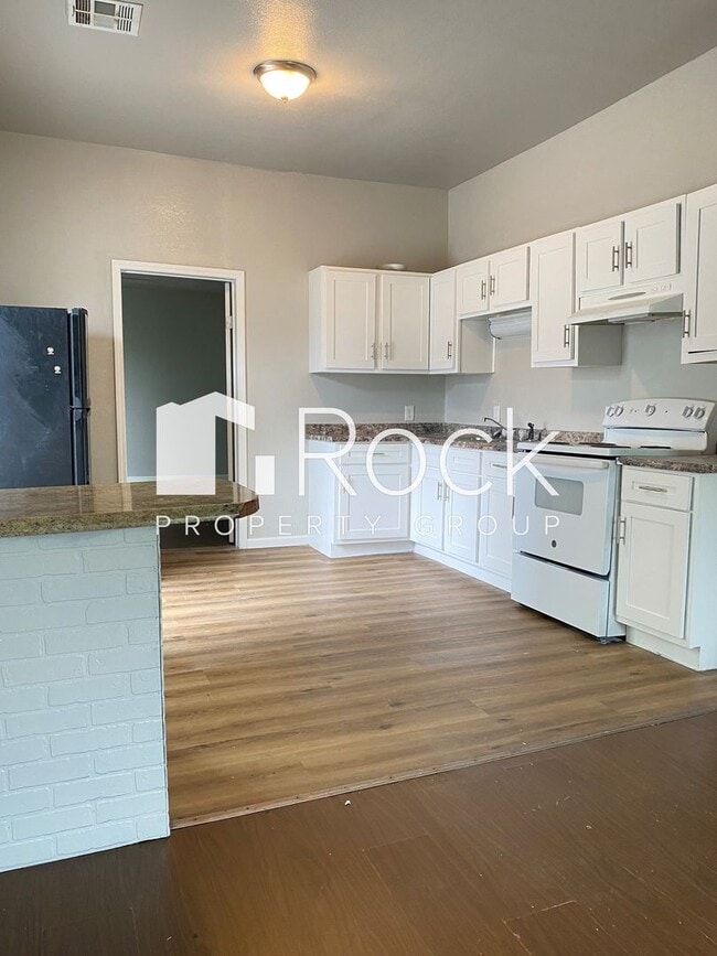 Building Photo - 328 N Philadelphia Ave