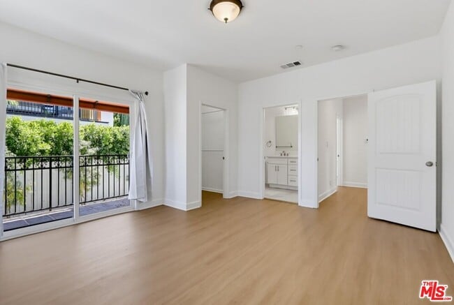 Building Photo - 3528 Mesquite Dr