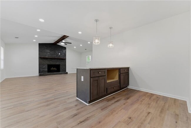 Building Photo - 5081 Hubert Dr