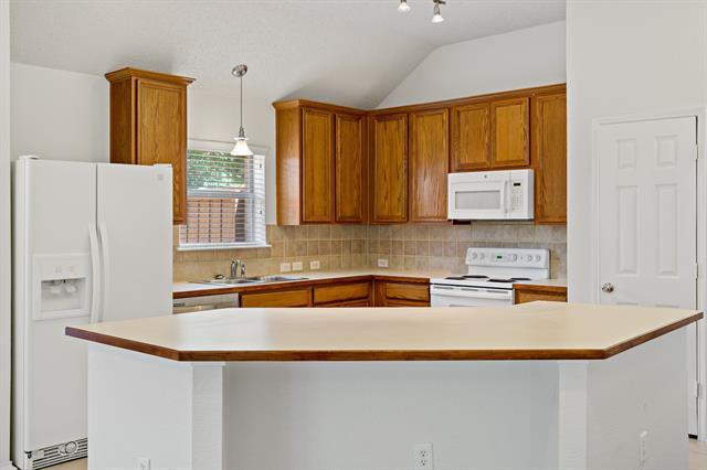 Building Photo - 7120 Bramblebush Dr