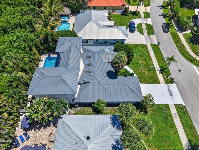 Building Photo - 542 N Cypress Dr