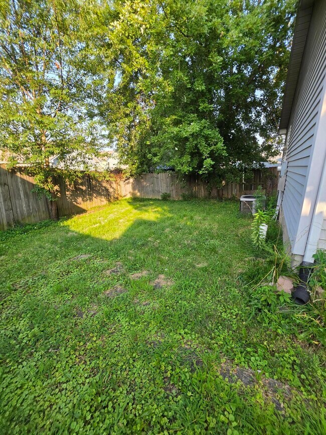Building Photo - 2592 Woodhill Dr