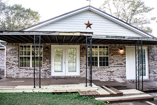 Building Photo - 112 Golf Course Dr