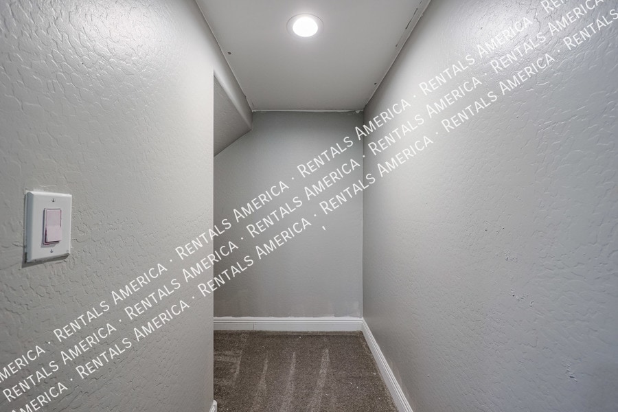 Building Photo - 263 N 69th Pl