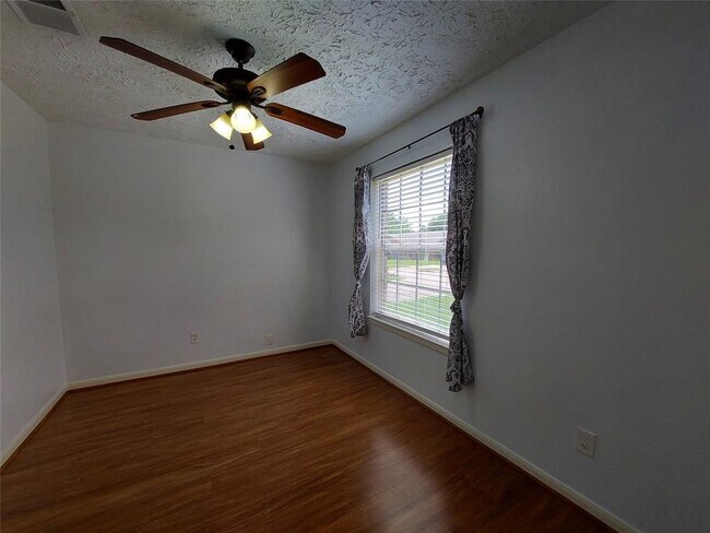 Building Photo - 3807 Quiet Pl Dr