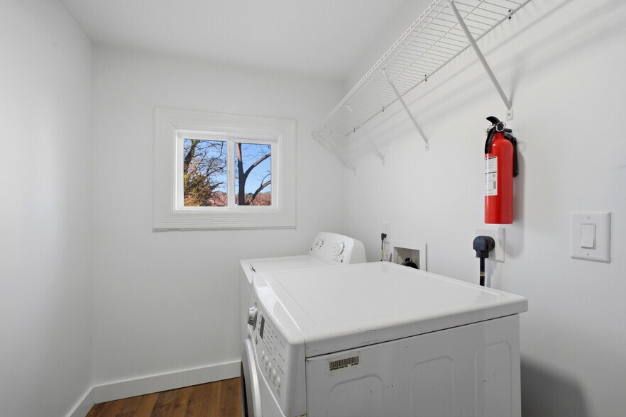 Building Photo - 375 Inman St SW