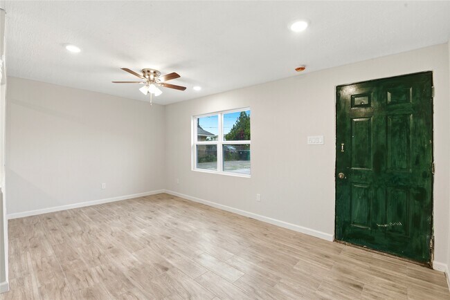 Building Photo - 7010 Brownsville St