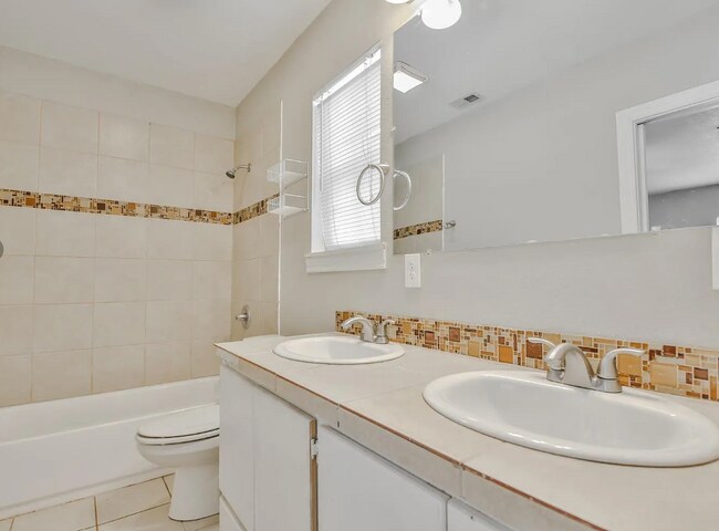 Building Photo - Cute 4 Bedroom close to Texas Tech