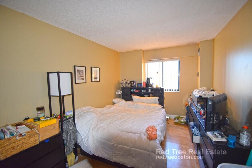 Building Photo - 15 North Beacon St