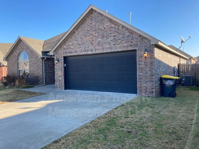 Building Photo - 15609 S Broadway St