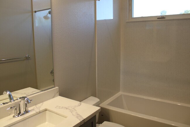 Building Photo - Gorgeous 3 Bedroom, 2 Bath Home in Rural Danville Setting