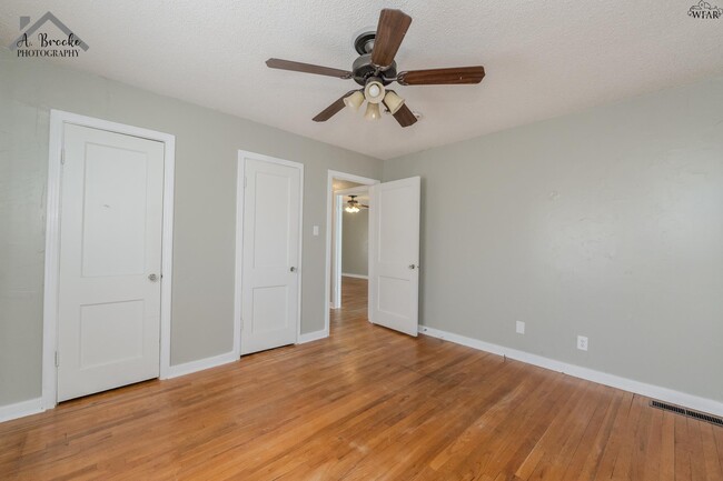 Building Photo - 3121 Sherwood Ln