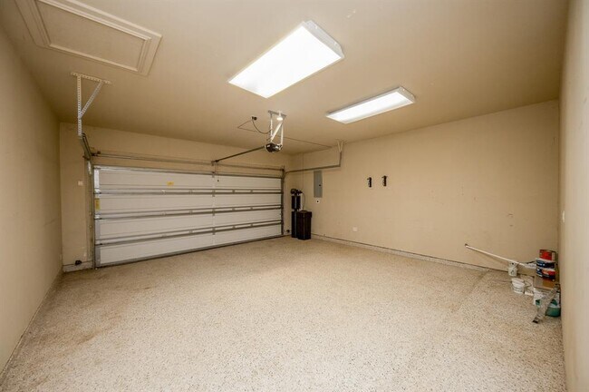 Building Photo - 4019 Windmill Creek Dr