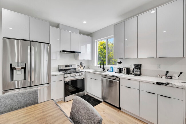 Building Photo - 1151 W 37th Dr- Housing near USC