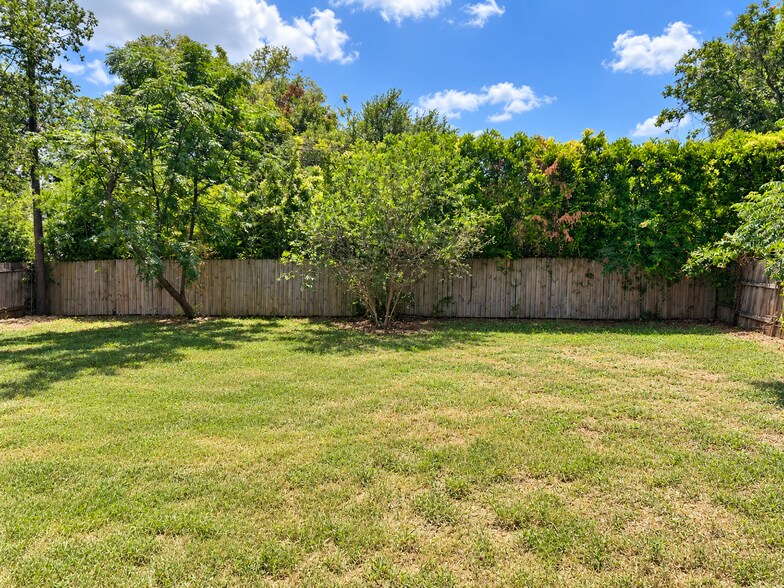 Building Photo - 2103 Wordsworth Dr
