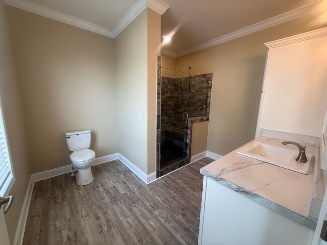 Building Photo - 631 Imogene Dr